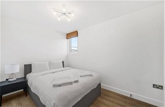 Photo 2 - Gorgeous 3 Bedroom Duplex Apartment in West London