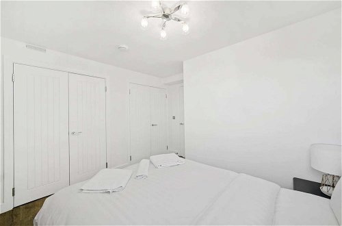 Photo 1 - Gorgeous 3 Bedroom Duplex Apartment in West London