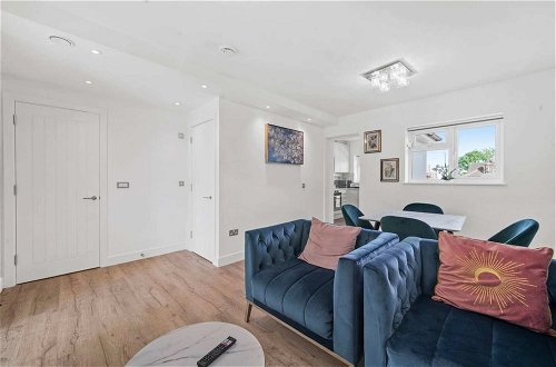 Photo 4 - Gorgeous 3 Bedroom Duplex Apartment in West London