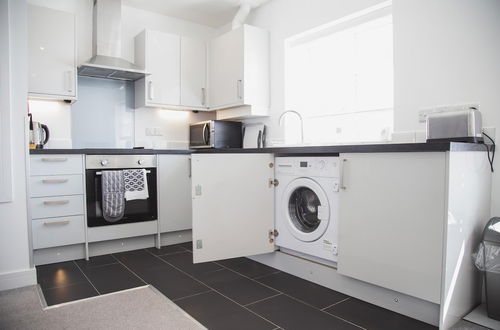 Photo 19 - NEW 2BD Pontact Flat in the Heart of Didcot