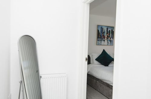 Photo 13 - NEW 2BD Pontact Flat in the Heart of Didcot