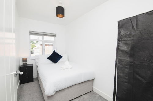 Photo 9 - NEW 2BD Pontact Flat in the Heart of Didcot