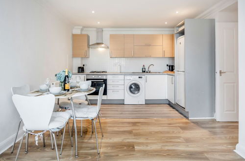 Photo 6 - 2br-sleeps4-parking-eastlondon