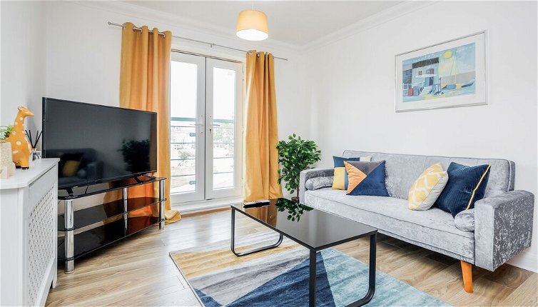 Photo 1 - Bright and Cozy 2-bed Apartment in Dagenham