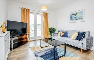 Photo 1 - Bright and Cozy 2-bed Apartment in Dagenham