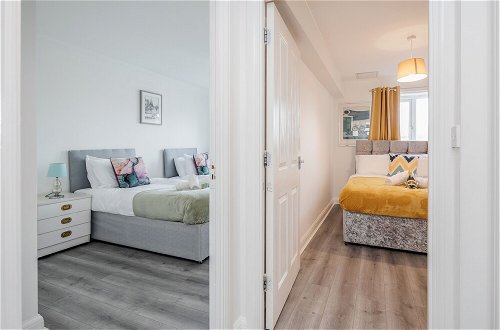 Photo 5 - Bright and Cozy 2-bed Apartment in Dagenham