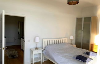 Photo 3 - Stylish 2 Bedroom Apartment