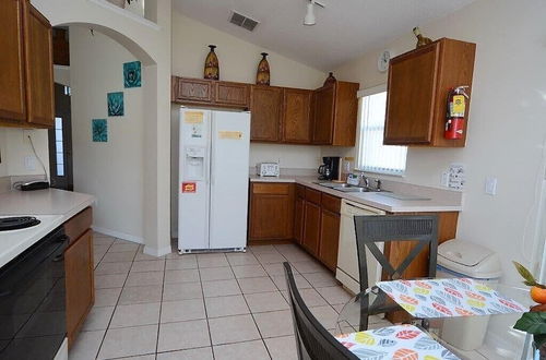 Photo 11 - 3 Bedroom Orlando Vacation Pool Home With Water View, Hot Tub, Games Room Near Disney