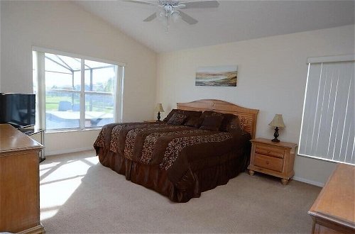 Photo 3 - 3 Bedroom Orlando Vacation Pool Home With Water View, Hot Tub, Games Room Near Disney
