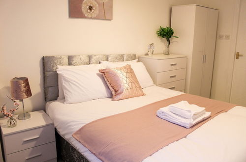 Photo 3 - Dockside Liverpool Luxury Apartment