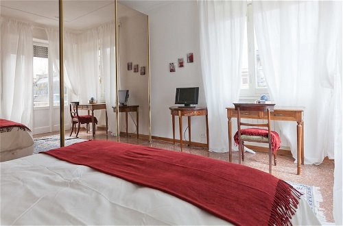 Foto 3 - Rental In Rome Pateras Balcony Apartment