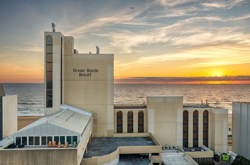 Foto 1 - Ocean Sands Resort, Oceanfront, Virginia Beach by Vacatia