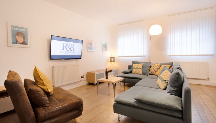 Photo 1 - Rest & Recharge Regents CT 3bed Sleeps 7