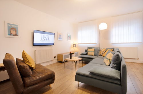 Photo 1 - Rest & Recharge Regents CT 3bed Sleeps 7