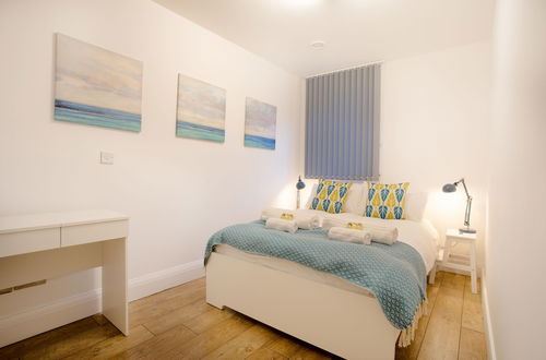 Photo 5 - Rest & Recharge Regents CT 3bed Sleeps 7