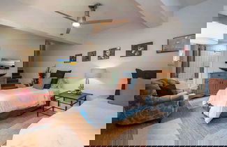 Photo 3 - Chic Casita - Walk to Beach