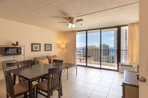 Foto 1 - Fully Equipped 23rd Floor Condo at the Waikiki Banyan by Koko Resort Vacation Rentals