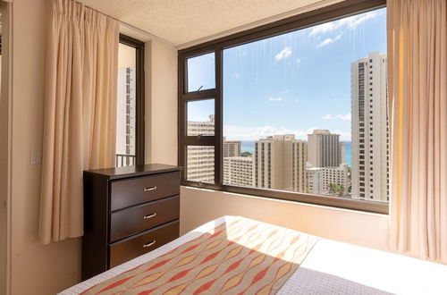 Foto 5 - Fully Equipped 23rd Floor Condo at the Waikiki Banyan by Koko Resort Vacation Rentals