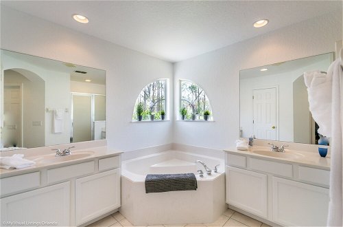 Foto 27 - Luxury 5 Bedroom 4 Bath Villa With Bespoke Interi