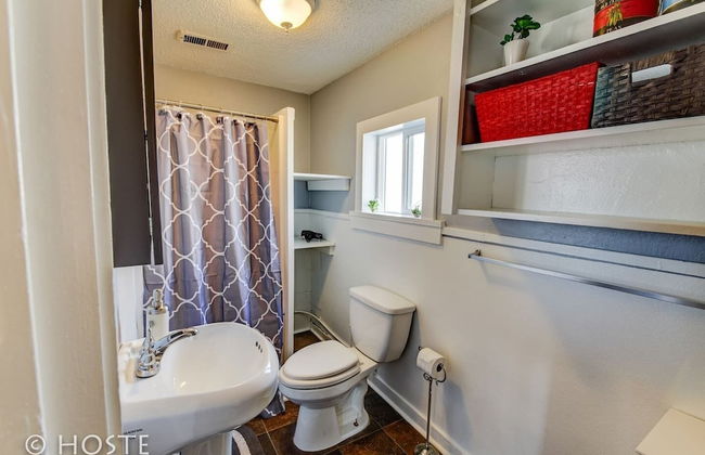 City Center Cottage Netflix, Mtns & Adventure! - Foto 17