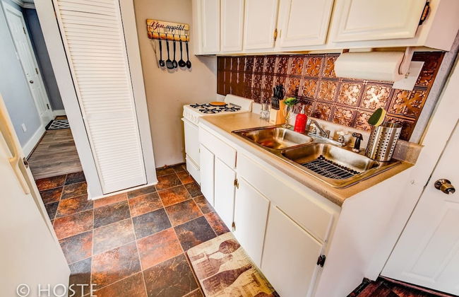 City Center Cottage Netflix, Mtns & Adventure! - Foto 11