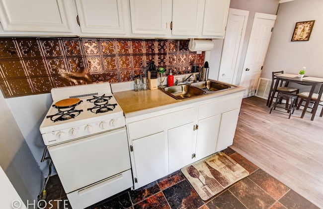 City Center Cottage Netflix, Mtns & Adventure! - Foto 10