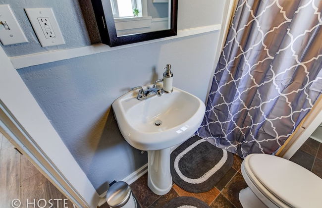 City Center Cottage Netflix, Mtns & Adventure! - Foto 15