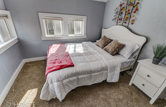 City Center Cottage Netflix, Mtns & Adventure! - Foto 3