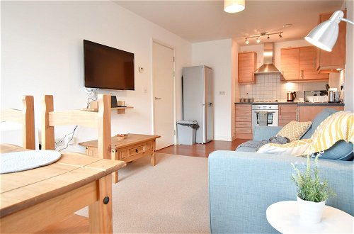 Foto 1 - MK Hub Apartment with Oak Furniture