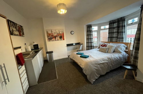 Photo 3 - Spacious 3-bed House in Darlington get Location