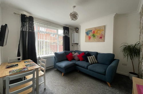 Photo 13 - Spacious 3-bed House in Darlington