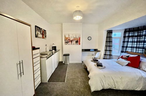 Photo 1 - Spacious 3-bed House in Darlington get Location