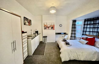 Photo 1 - Spacious 3-bed House in Darlington get Location