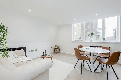 Photo 44 - Perfect Holiday Escape - 1 and 2 Bedroom Deluxe Apartments at Liverpool Street