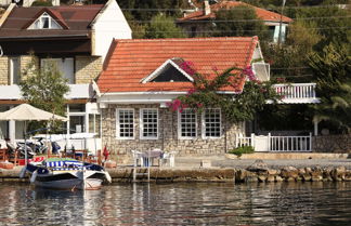 Photo 3 - Waterfront Cottage in Ta l ca