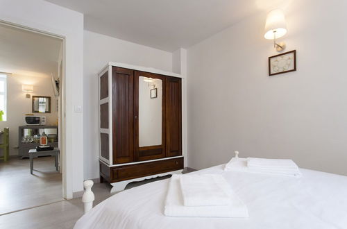 Photo 13 - JOIVY Charming 2BR Apt w/ workspace at the heart of Alfama