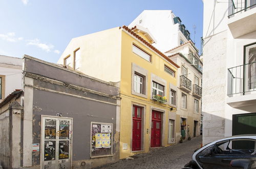 Foto 18 - JOIVY Charming 2BR Apt w/ workspace at the heart of Alfama