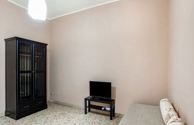 City Apartment w/ Balcony - Photo 11