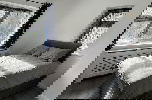Foto 5 - Comfy 2-bedroom Apartment
