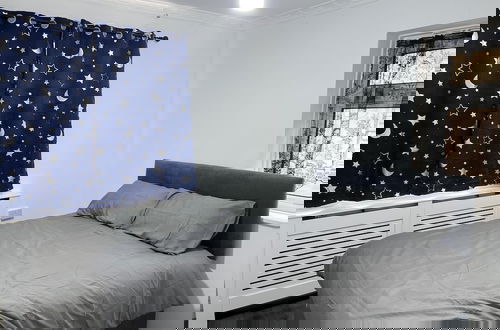 Foto 8 - Comfy 2-bedroom Apartment