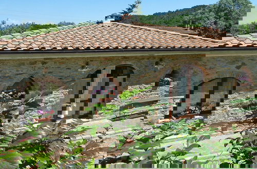 Foto 15 - Rustic House in Tuscany With Shared Pool