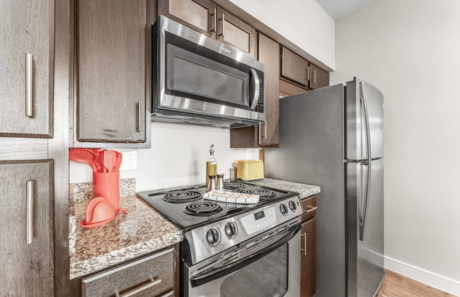 Airy Soco 2BR King Suite w Gympickleballlaundry - Foto 6