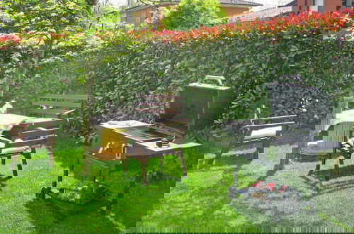 Foto 11 - Villa With Above Ground Pool in Camaiore