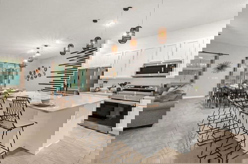 Foto 38 - Upstay - 24-guest Home w Theme Rooms-cinema-arcade