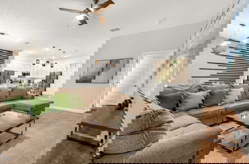 Foto 33 - Upstay - 24-guest Home w Theme Rooms-cinema-arcade