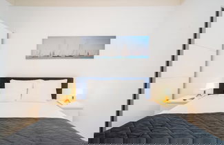 Foto 3 - Intendente Modern 1-Bed W/ Lift & Ac In Top Notch Location