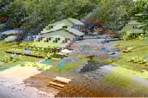 Photo 41 - The Lake Life by Avantstay Lakefront + View + Hot Tub