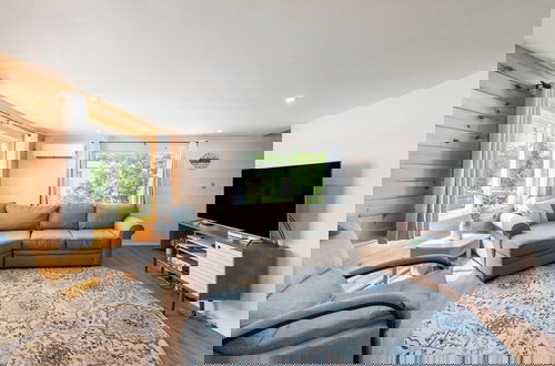 Photo 5 - The Lake Life by Avantstay Lakefront + View + Hot Tub