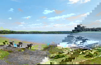 Photo 2 - The Lake Life by Avantstay Lakefront + View + Hot Tub