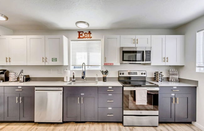 Convenient 2BR Apt w Covered Parking SLC - Foto 7
